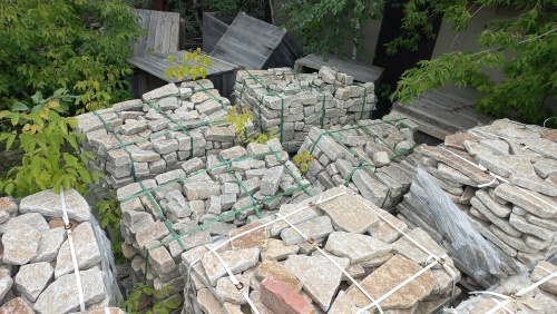 Гранитный плитняк галтованный для мощения купить в Республике Крым