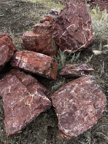Ландшафтные глыбы красно-фиолетовые 200-1000 килограмм купить в Республике Крым