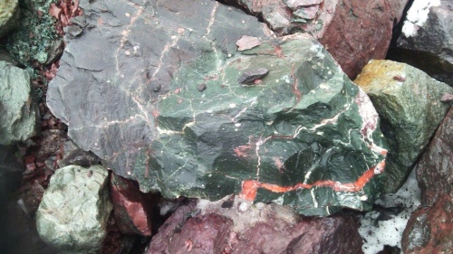 Гигантские зелёные валуны для ландшафтного дизайна весом более 5 тонн купить в Республике Крым