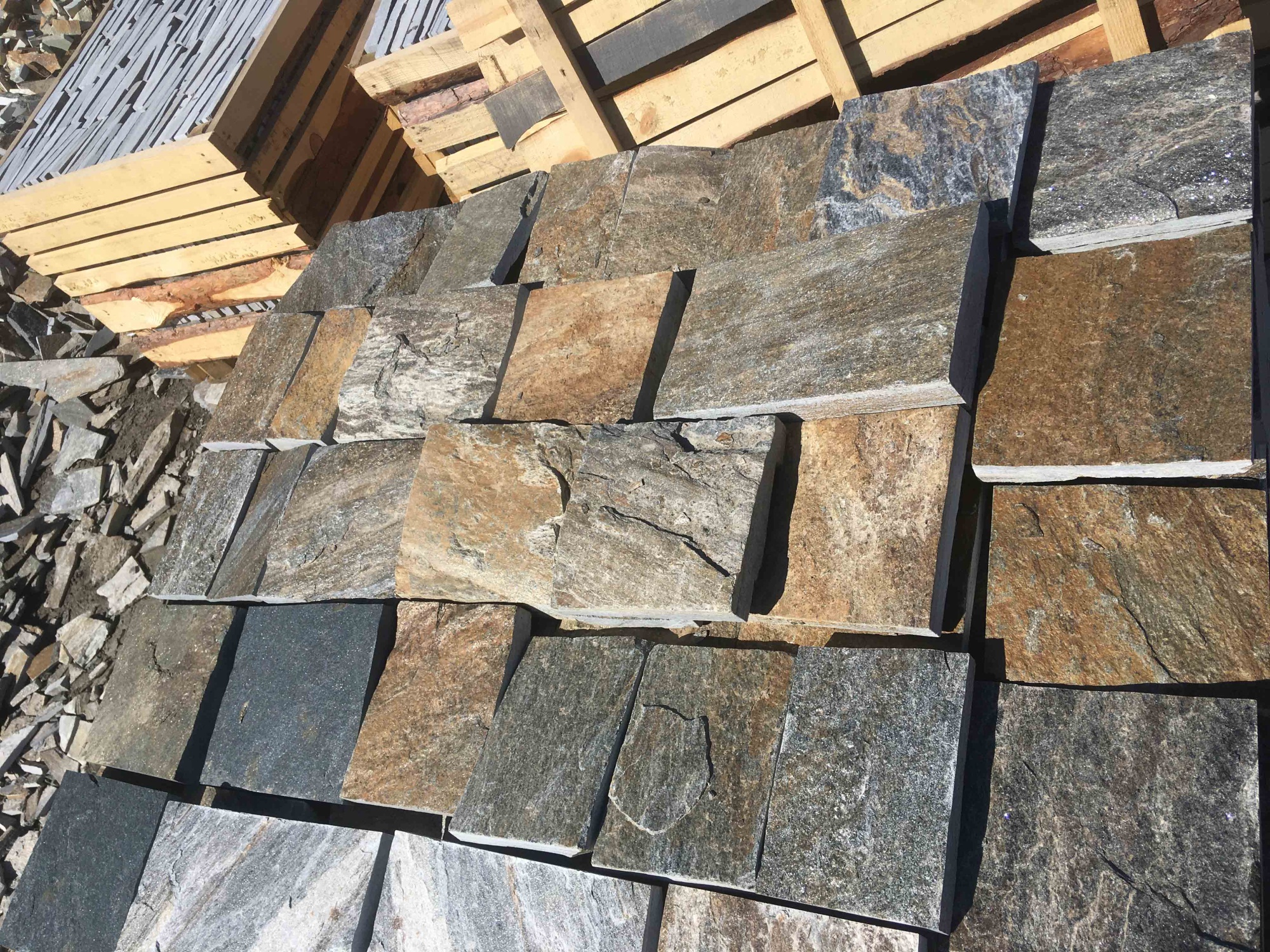 Плитка пилёная златолит Уральский для цоколя, отмостки купить в Республике Крым