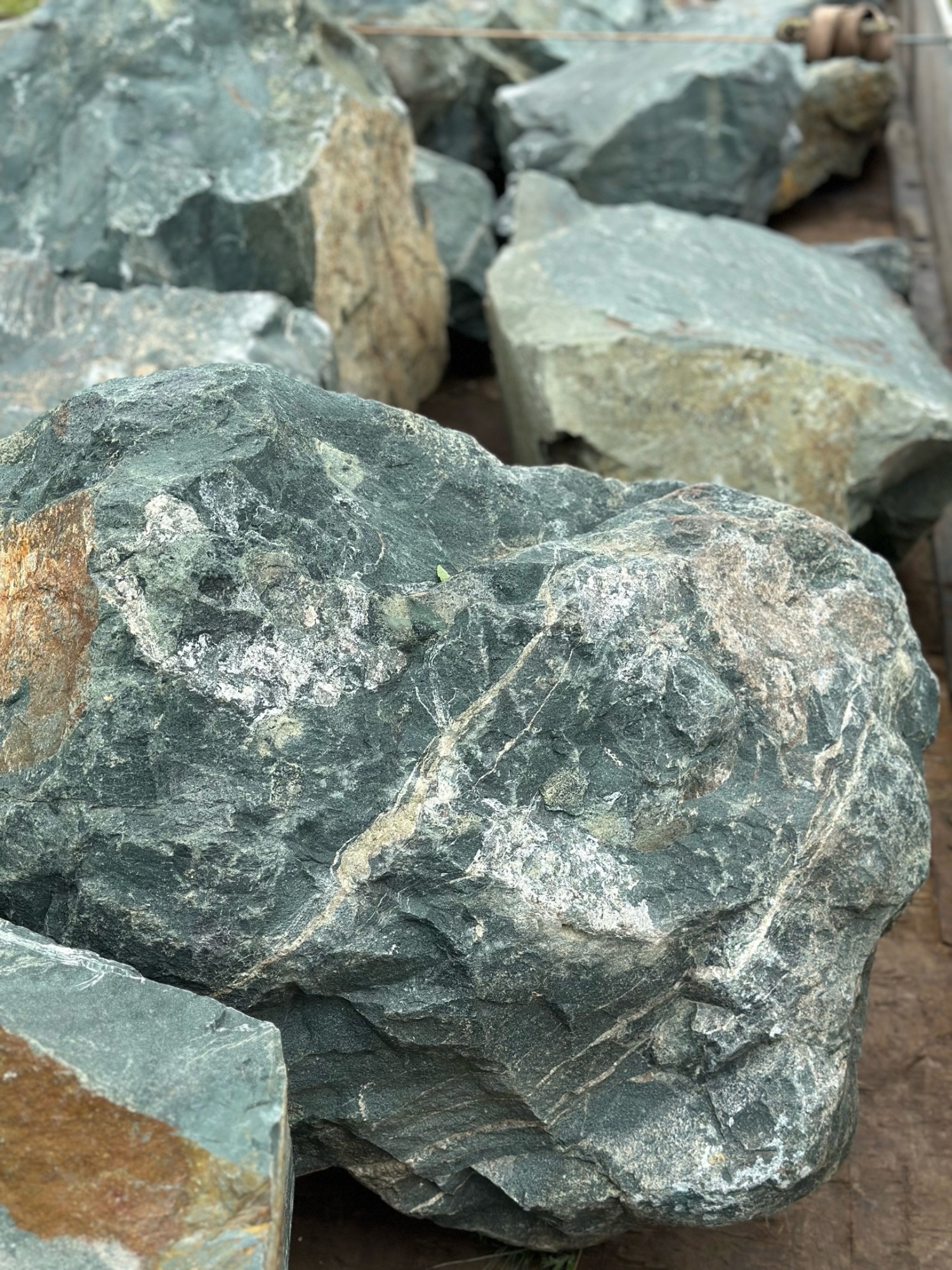 Камни для ландшафтного дизайна зелёные 10-60 килограмм купить в Республике Крым