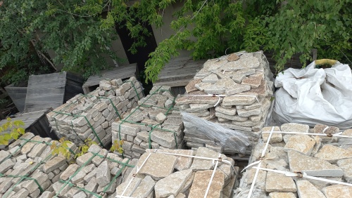 Гранитный плитняк галтованный для мощения купить в Республике Крым