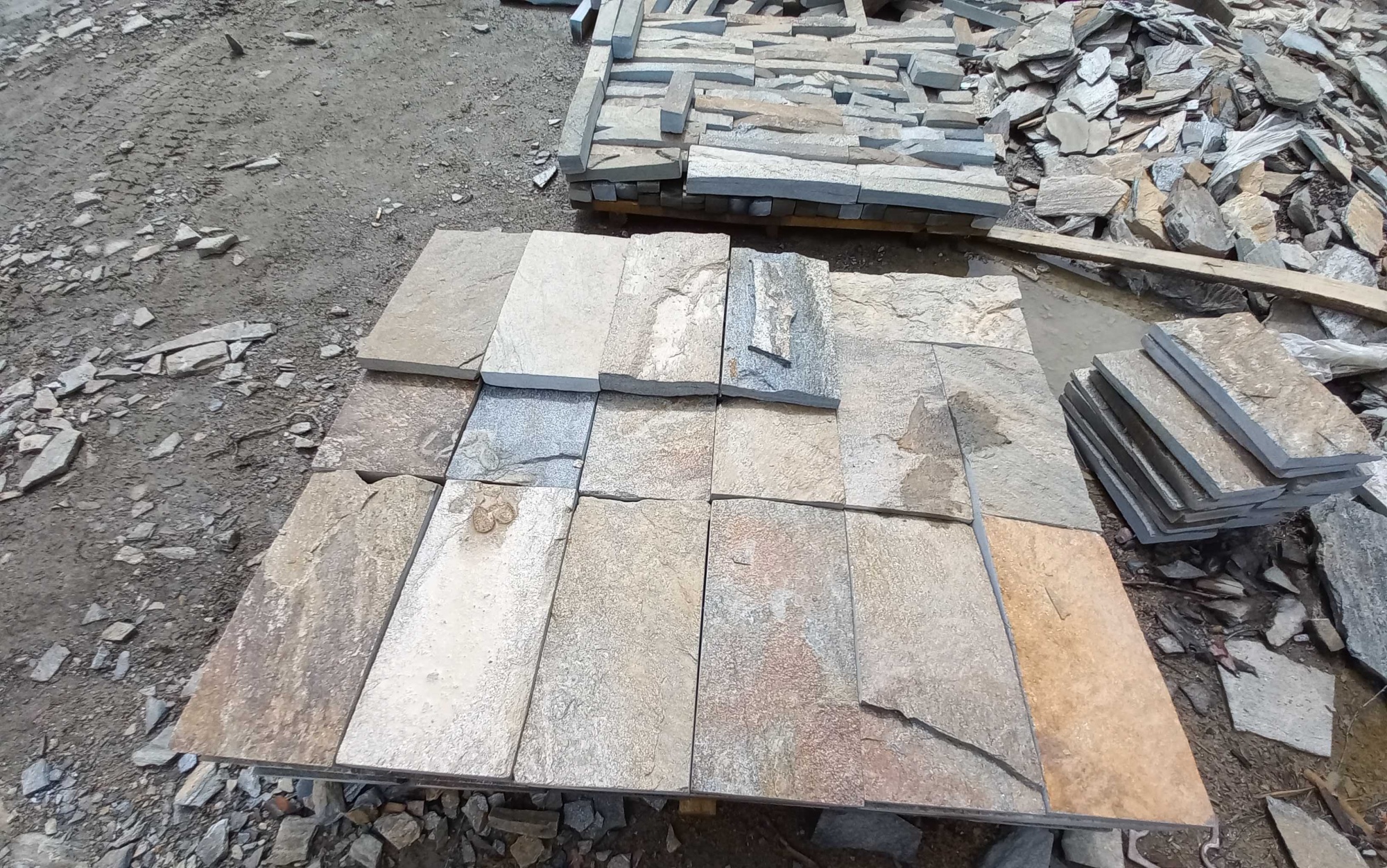 Плитка пилёная златолит Уральский для цоколя, отмостки купить в Республике Крым