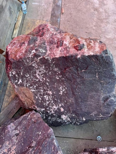 Камни для ландшафтного дизайна красно-фиолетовые 10-60 килограмм купить в Республике Крым