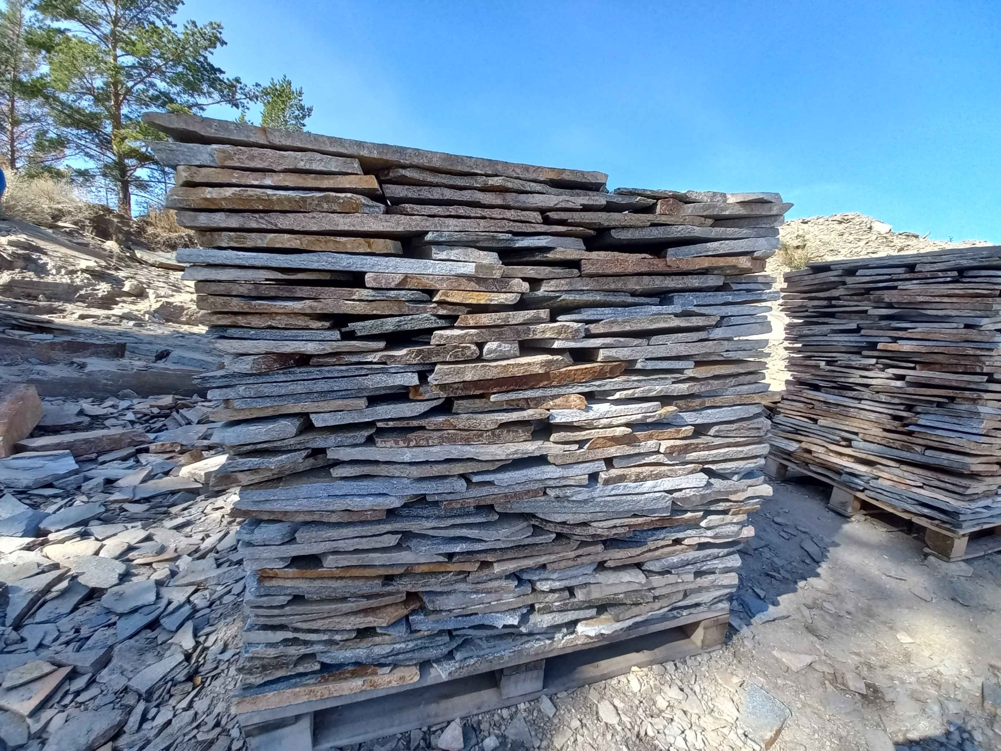 Плитняк златолит серебристый для фасада купить в Республике Крым