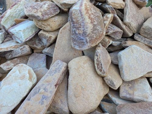 Златолит жёлтый, жёлто-зелёный глыбки и валуны для ланшафтного дизайна купить в Республике Крым