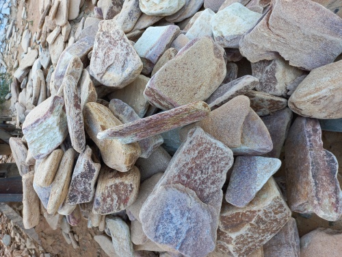 Златолит жёлтый, жёлто-зелёный глыбки и валуны для ланшафтного дизайна купить в Республике Крым