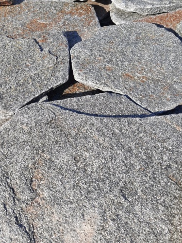 Златолит серебристый галтованный для лестниц купить в Республике Крым