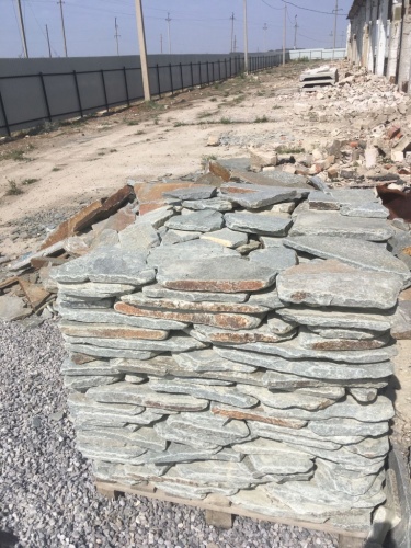 Златолит серебристый галтованный для лестниц купить в Республике Крым