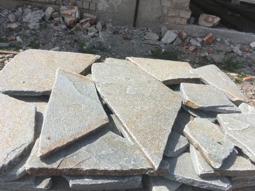 Златолит серебристый галтованный для лестниц купить в Республике Крым